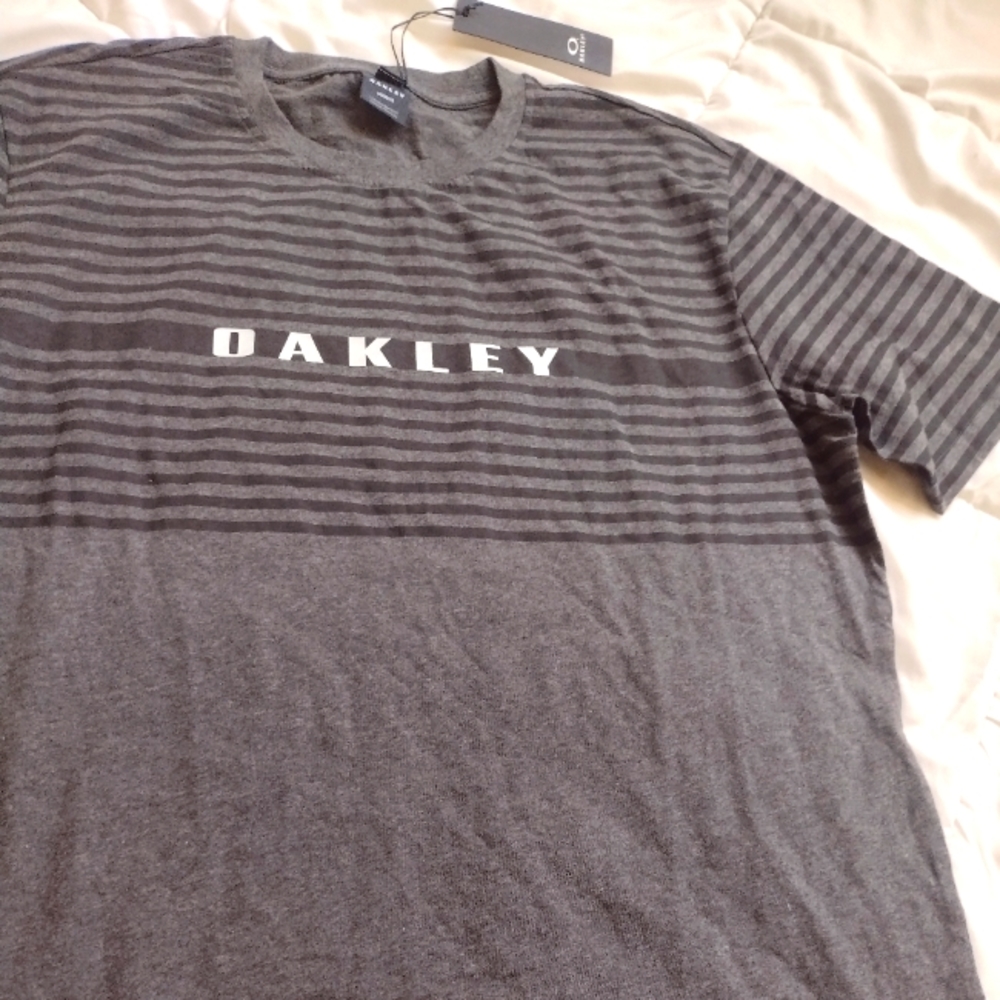 NWT Oakley Custom Fit Short Sleeve Tee Size Large